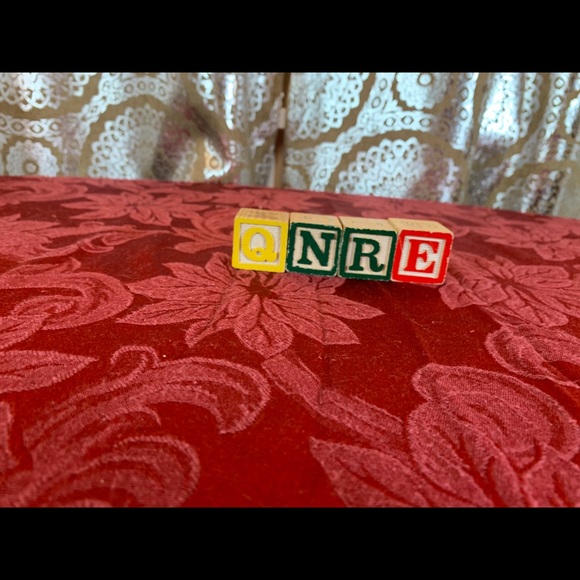 Read shelf decoration - Picture 3 of 3